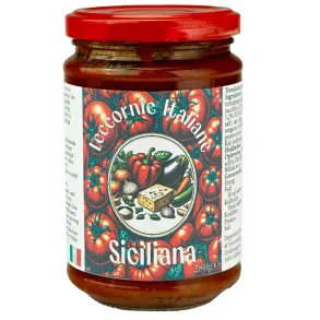 Siciliansk tomatsauce med oste sauce i glas