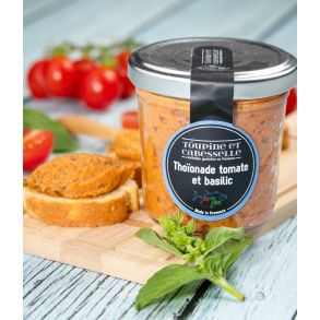 Tun tapenade med tomat og basilikum