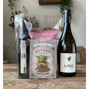 gavepose med olivenolie, fiskekrydderier, chips og Le Petit provencalsk vidvin