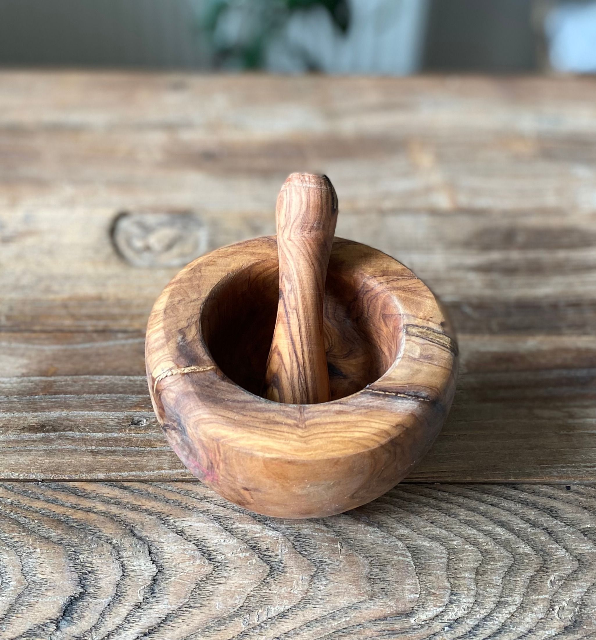 Morter af oliventr�, h�ndlavet i Frankrig 10,5 cm diameter